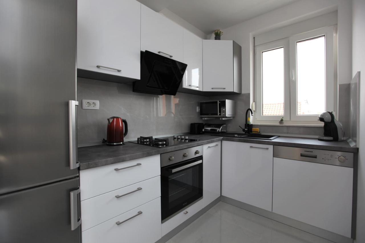 Apartmani Ive Трогир Екстериор снимка