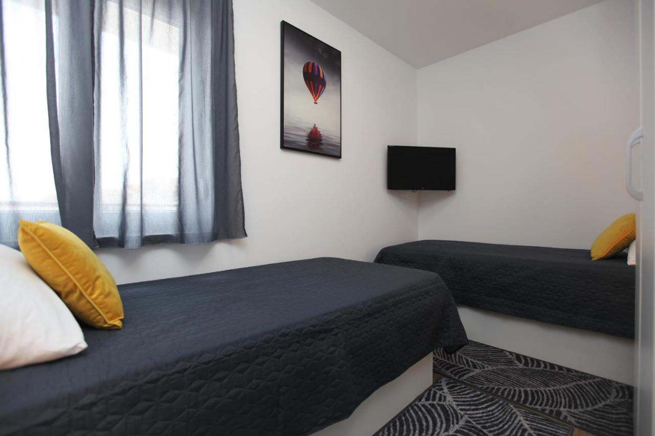 Apartmani Ive Трогир Екстериор снимка