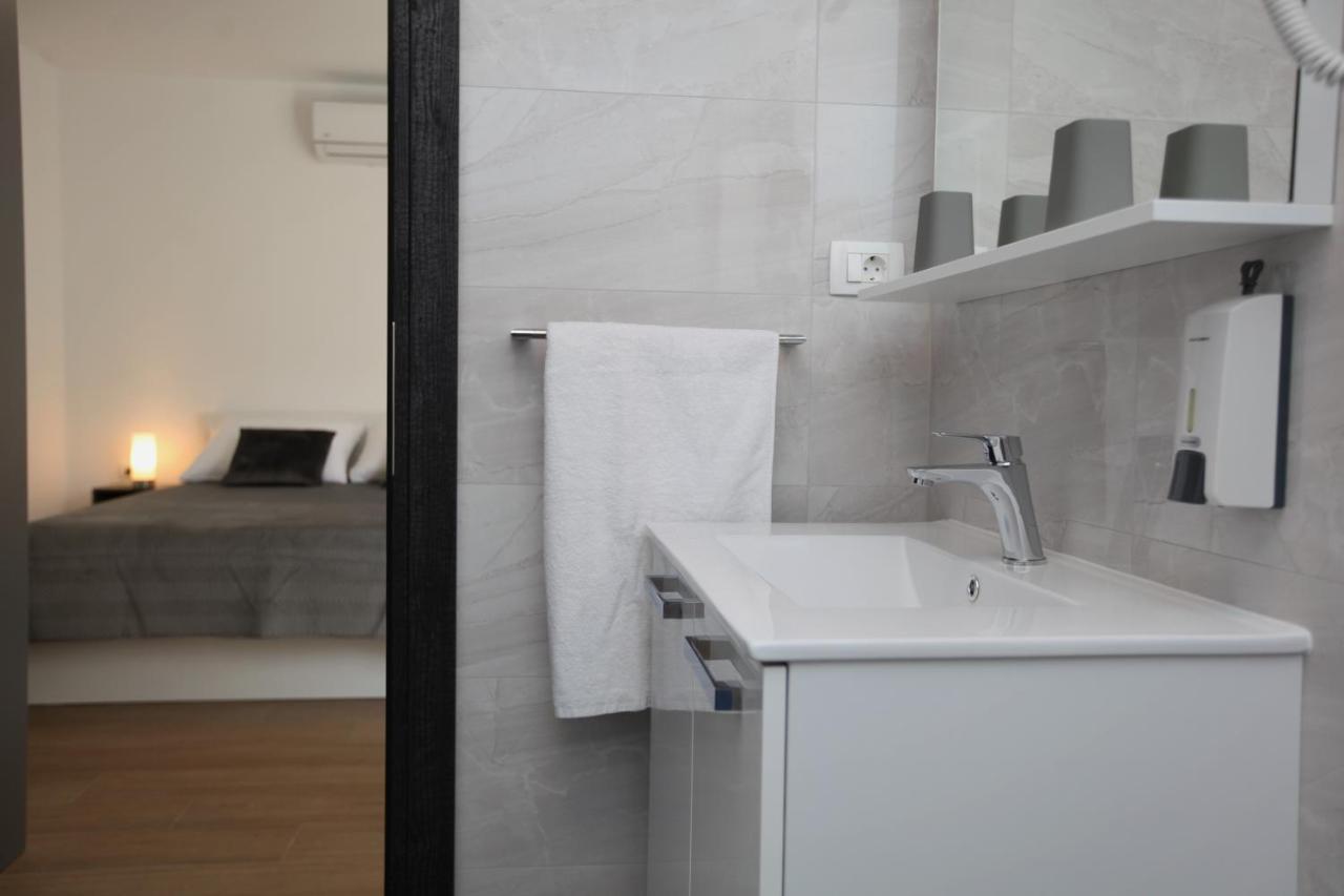 Apartmani Ive Трогир Екстериор снимка