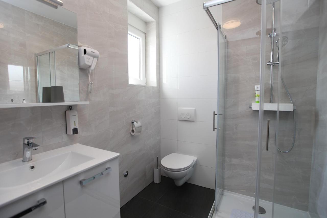 Apartmani Ive Трогир Екстериор снимка